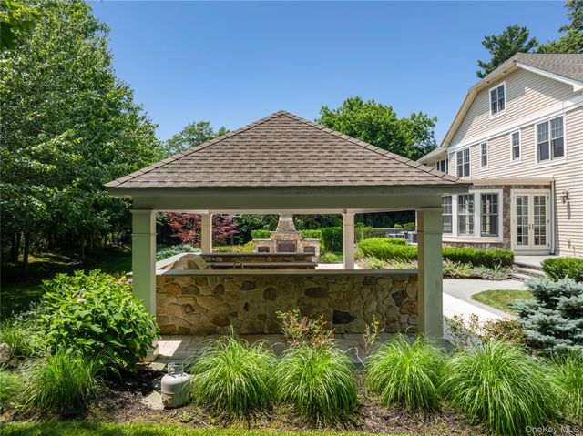 1 Bromley Court, Muttontown, NY 11791