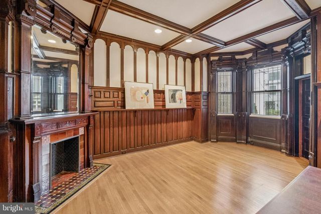 2012 R ST NW, Washington, DC 20009