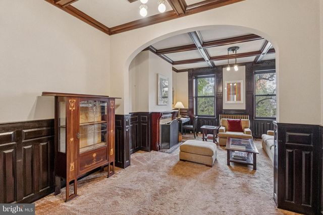 2012 R ST NW, Washington, DC 20009