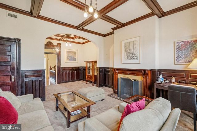 2012 R ST NW, Washington, DC 20009