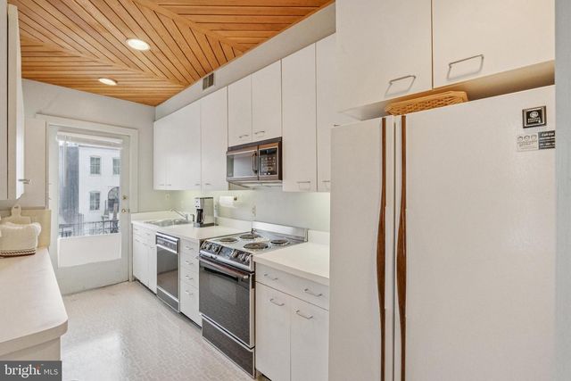 2012 R ST NW, Washington, DC 20009