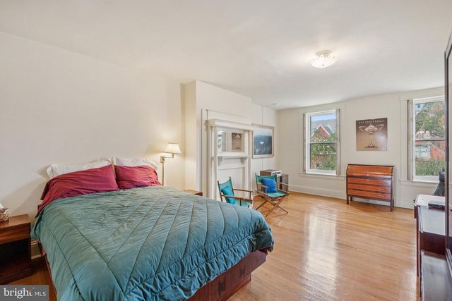 2012 R ST NW, Washington, DC 20009