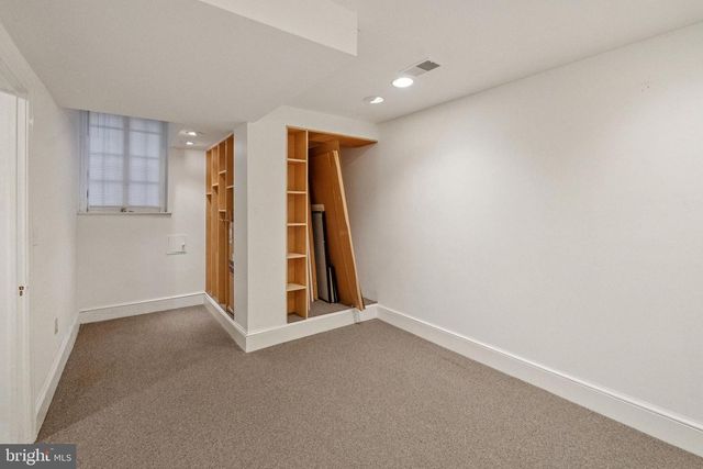 2012 R ST NW, Washington, DC 20009