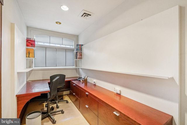 2012 R ST NW, Washington, DC 20009