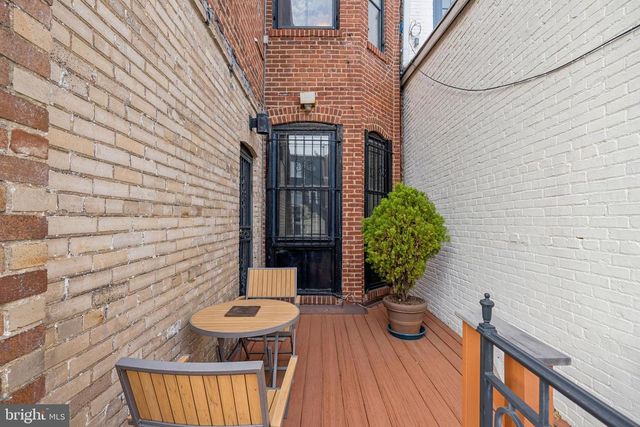 2012 R ST NW, Washington, DC 20009