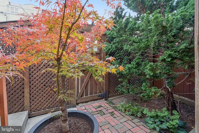 2012 R ST NW, Washington, DC 20009