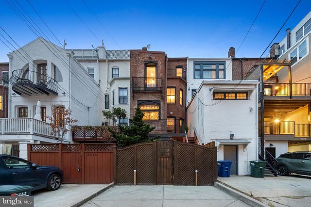 2012 R ST NW, Washington, DC 20009