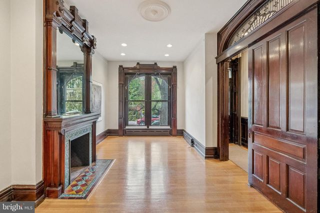 2012 R ST NW, Washington, DC 20009