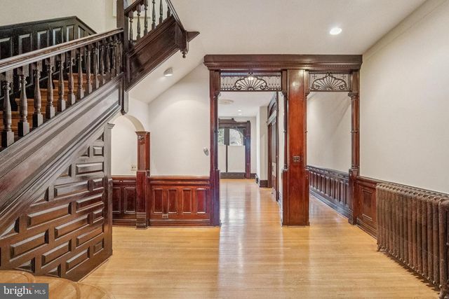 2012 R ST NW, Washington, DC 20009