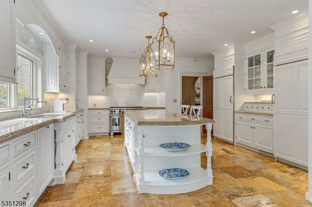 14 Bliss Rd, Mendham Boro, NJ 07945