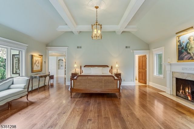 14 Bliss Rd, Mendham Boro, NJ 07945