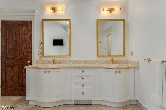 14 Bliss Rd, Mendham Boro, NJ 07945