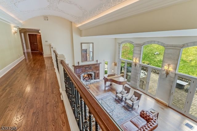 14 Bliss Rd, Mendham Boro, NJ 07945