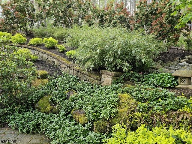 14 Bliss Rd, Mendham Boro, NJ 07945