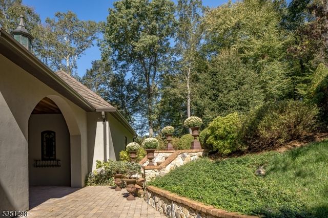 14 Bliss Rd, Mendham Boro, NJ 07945
