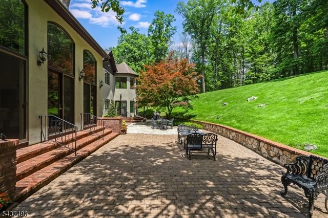 14 Bliss Rd, Mendham Boro, NJ 07945