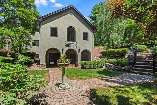 14 Bliss Rd, Mendham Boro, NJ 07945