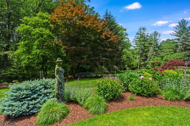 14 Bliss Rd, Mendham Boro, NJ 07945