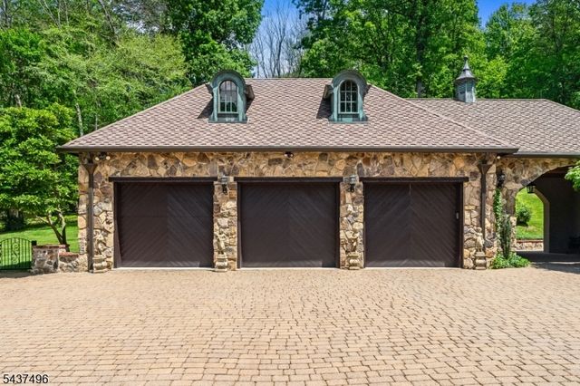 14 Bliss Rd, Mendham Boro, NJ 07945