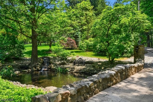 14 Bliss Rd, Mendham Boro, NJ 07945