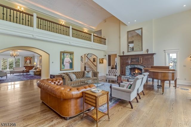 14 Bliss Rd, Mendham Boro, NJ 07945