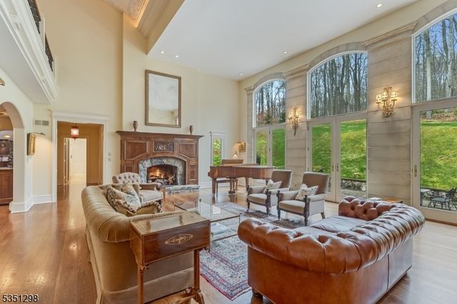 14 Bliss Rd, Mendham Boro, NJ 07945