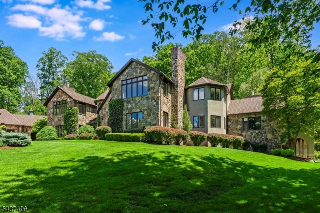 14 Bliss Rd, Mendham Boro, NJ 07945