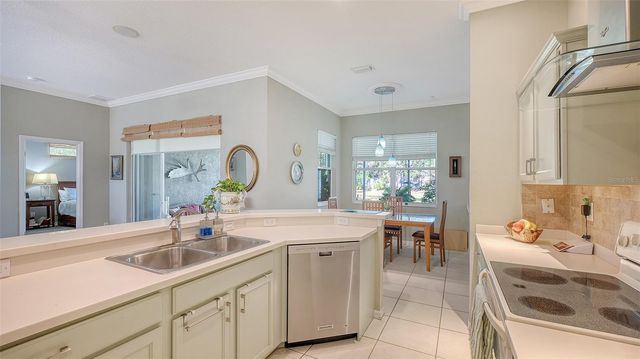 315 LONDONDERRY DRIVE, Sarasota, FL 34240