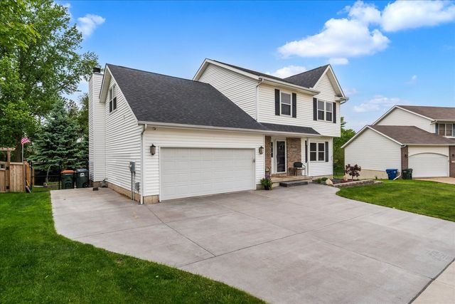 6140 N Thornwood Avenue, Davenport, IA 52806