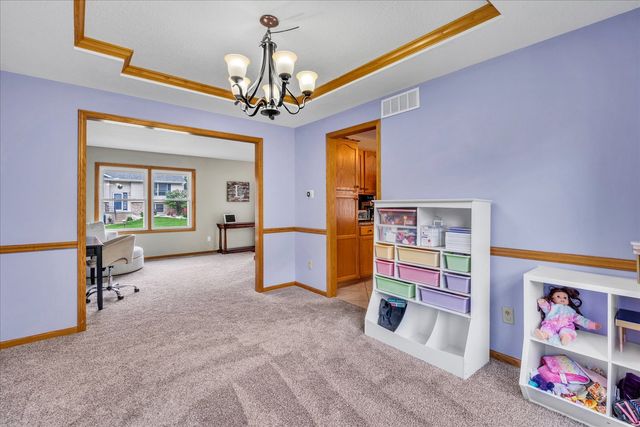 6140 N Thornwood Avenue, Davenport, IA 52806