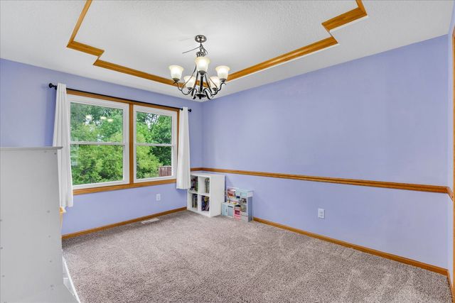 6140 N Thornwood Avenue, Davenport, IA 52806