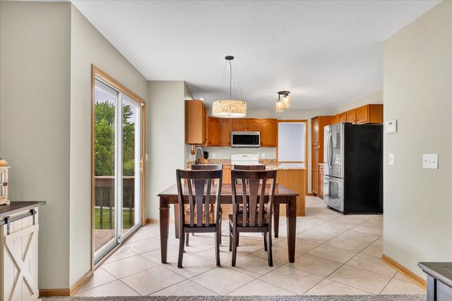 6140 N Thornwood Avenue, Davenport, IA 52806