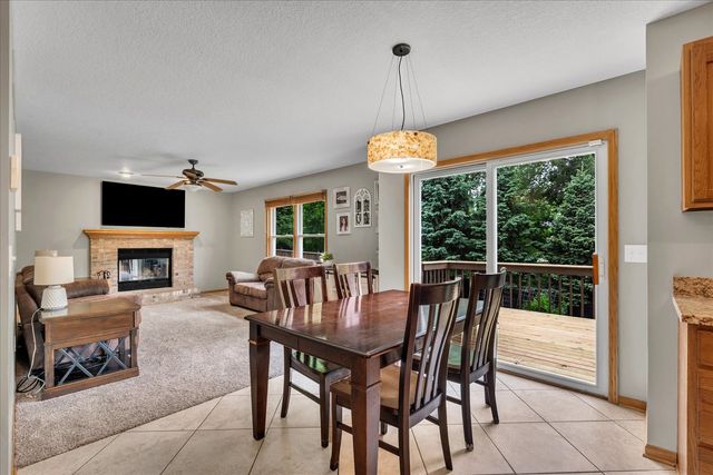 6140 N Thornwood Avenue, Davenport, IA 52806