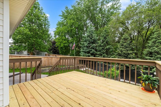6140 N Thornwood Avenue, Davenport, IA 52806