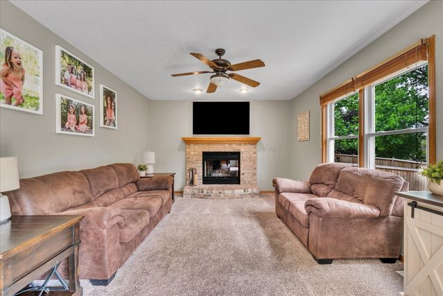 6140 N Thornwood Avenue, Davenport, IA 52806
