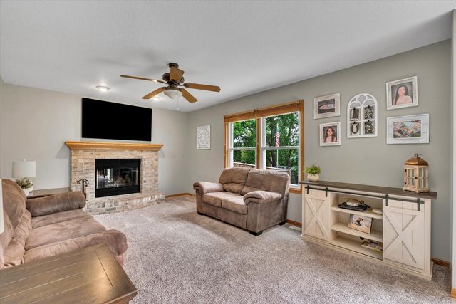 6140 N Thornwood Avenue, Davenport, IA 52806