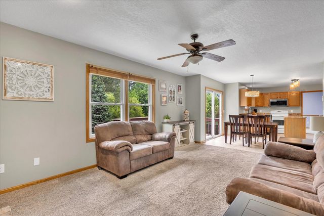 6140 N Thornwood Avenue, Davenport, IA 52806