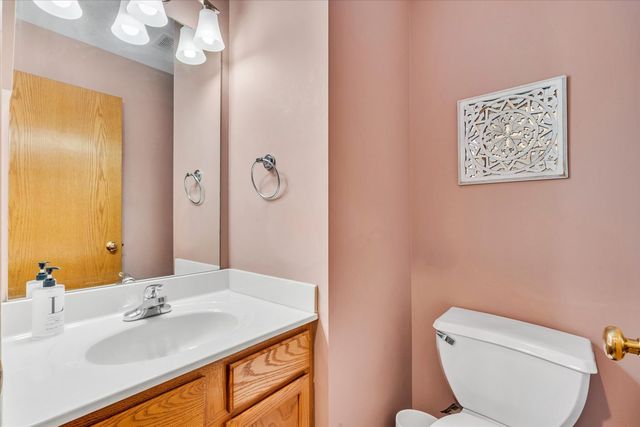 6140 N Thornwood Avenue, Davenport, IA 52806