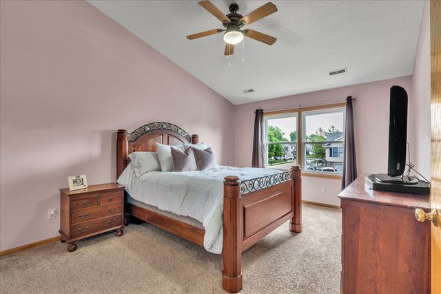 6140 N Thornwood Avenue, Davenport, IA 52806