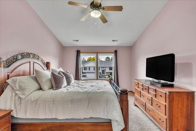 6140 N Thornwood Avenue, Davenport, IA 52806