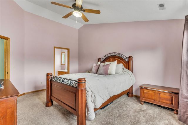 6140 N Thornwood Avenue, Davenport, IA 52806