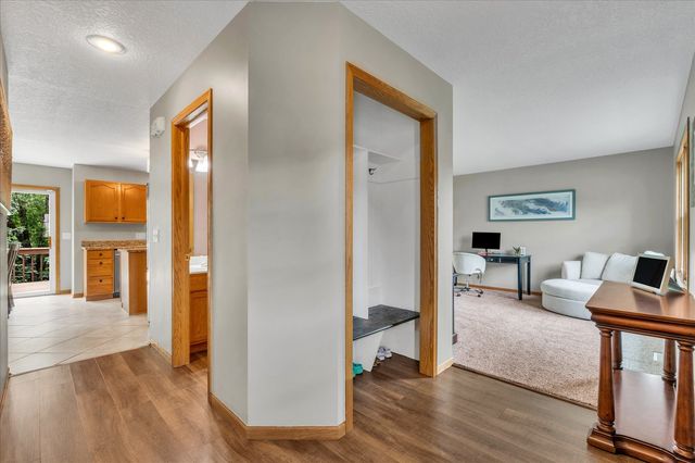 6140 N Thornwood Avenue, Davenport, IA 52806