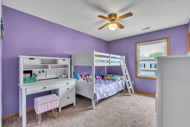 6140 N Thornwood Avenue, Davenport, IA 52806