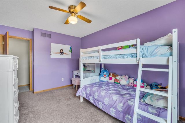 6140 N Thornwood Avenue, Davenport, IA 52806
