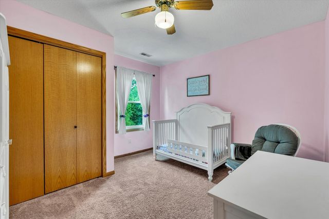 6140 N Thornwood Avenue, Davenport, IA 52806