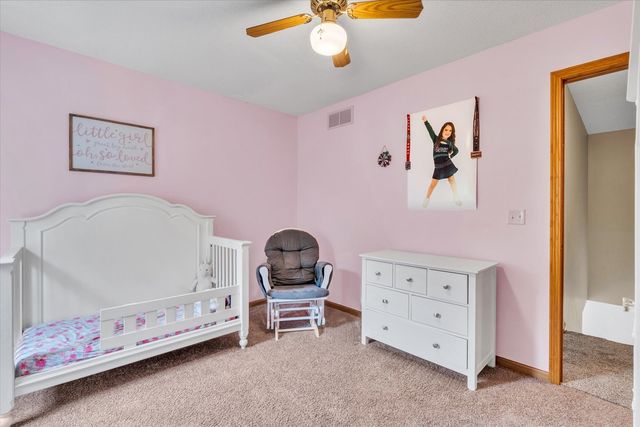 6140 N Thornwood Avenue, Davenport, IA 52806