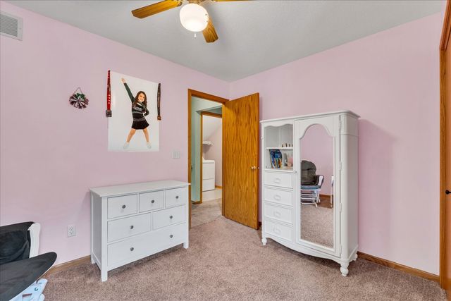 6140 N Thornwood Avenue, Davenport, IA 52806