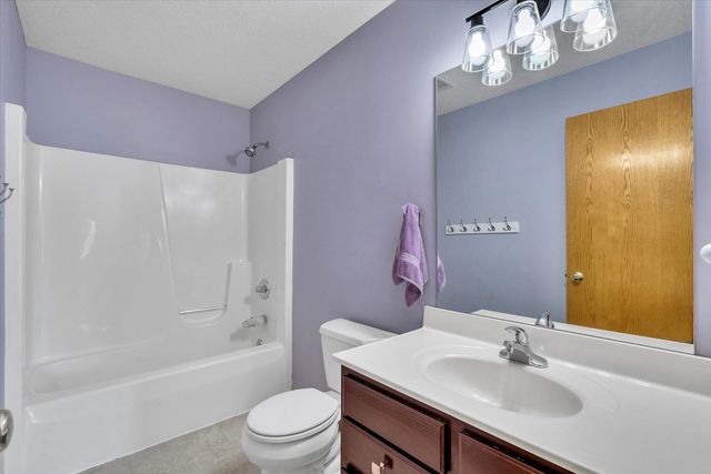 6140 N Thornwood Avenue, Davenport, IA 52806