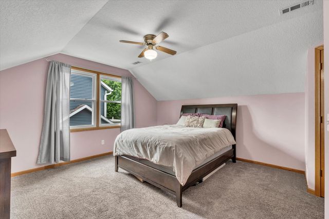 6140 N Thornwood Avenue, Davenport, IA 52806