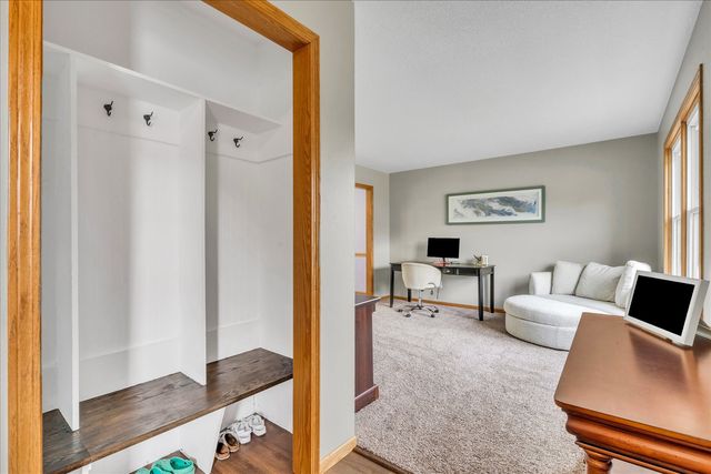 6140 N Thornwood Avenue, Davenport, IA 52806